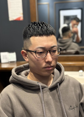 理容室　メンズ　カット　フェード　クロップ