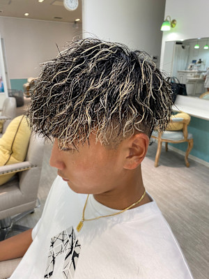 ツーブロックマッシュ×ツイストスパイラル×ハイライト