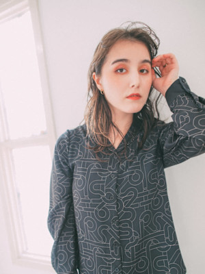 透け感グレージュカラー