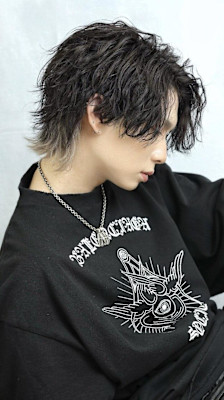 ブリーチカラー　センターパートウルフ