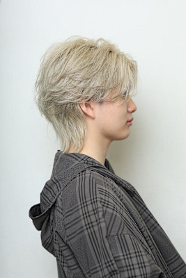 ブリーチカラー　センターパートウルフ