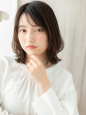 ゆるふわミディアムハイレイヤーカットウェットヘア30代40代