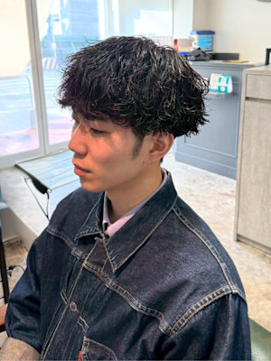 波巻きツイストスパイラル　刈り上げ　黒髪　20代　30代