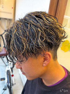 ハイライト無造作パーマハイライトセンターパート