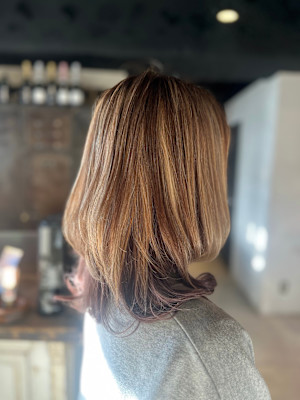 【ハイライト×ピンクブラウンのレイヤースタイル】