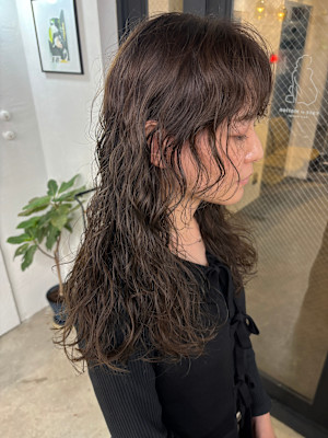 フレンチウェーブ　カーキグレージュ　レイヤースタイル