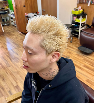 ブロンドスパイキーショート