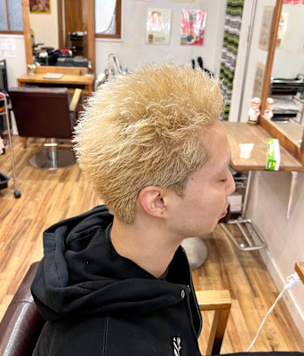 ブロンドスパイキーショート