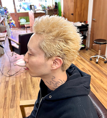 ブロンドスパイキーショート