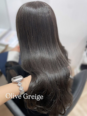 オリーブグレージュ