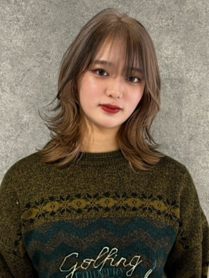 ミディアムレイヤー ダブルカラー ミルクティーベージュ 艶髪