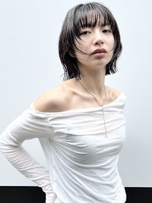 黒髪クラゲヘアーオリーブグレー小顔ココアベージュ丸型卵型ボブ