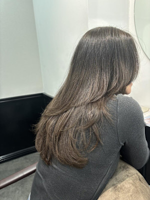 艶髪ストレート/黒髪ロング/ザクザクレイヤーカット/横浜元町