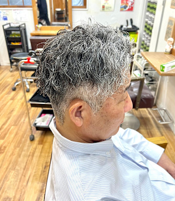グレイヘアツイストスパイラルパーマ