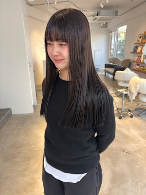 黒髪ロングツヤカラー20代おもため前髪