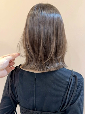 ダブルカラー ブリーチ ミルクティーベージュ 外ハネボブ