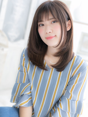 斜めバングダークアッシュ小顔艶髪ストレート　グレーブラウン