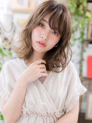 斜めバング大人ハイライト外国人風ウェーブ　エアウェーブパーマ