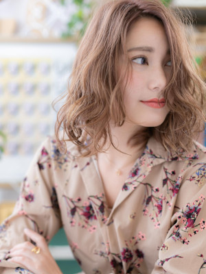 外国人風マロンベージュ大人美人こなれボブ　プードルボブ