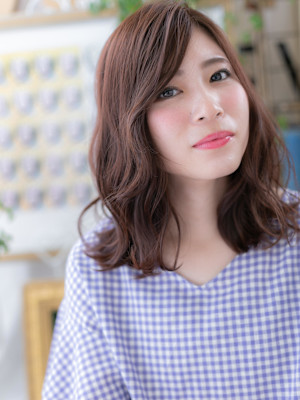 斜めバング外ハネアシンメトリーこなれヘア　バーガンディ