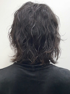 ミディアムヘア ウェーブパーマ メンズパーマ 黒髪ロング