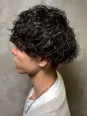 ツーブロックマッシュ ツイスパ 束感 20代 黒髪ショート