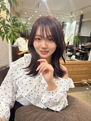 ミディアムくびれレイヤー　透明感カラー