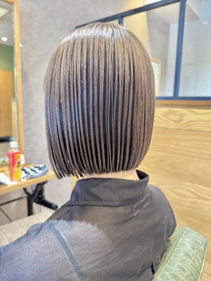 アンブレラカラーぱっつんボブ