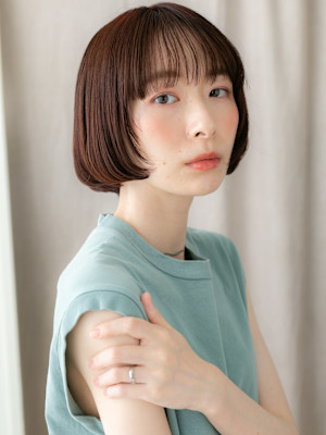 シースルーバングバーガンディ小顔切りっぱなしボブ30代40代