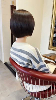 シースルーな顔周りの抜け感で重くならないショートボブ