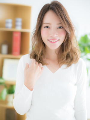ハイライトカラー×切りっぱなしウェーブ