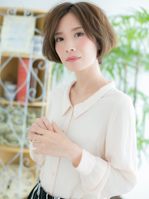 カーキベージュの小顔クールショート♪