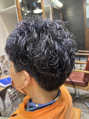 ショートカーリーヘア