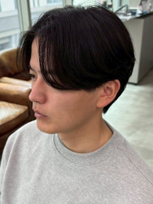 マッシュショート ニュアンスパーマ センターパート 眉毛