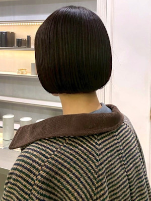 丸みショートボブ ミニボブ 艶髪カラー 暗めグレージュ