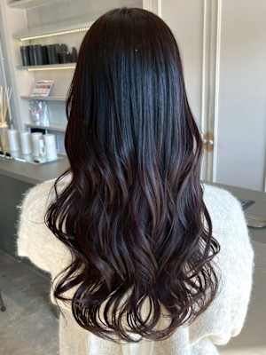 暗髪カラー ロングヘア 艶カラー ゆる巻き 髪質改善カラー