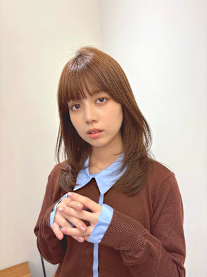 レイヤー　レイヤーカット　ミディアムレイヤー　ブラウンカラー