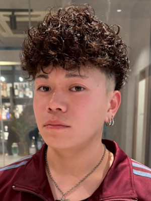 スペインカール 束感 眉毛カット ツーブロック 刈り上げ