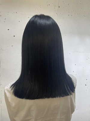 ダークブルー×ミディアムスタイル