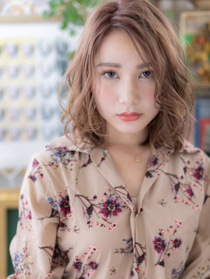 外国人風マロンベージュ大人美人こなれボブ　リタッチカラー