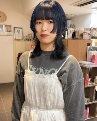 顔まわりカットウルフレイヤー姫カットブルーブラック