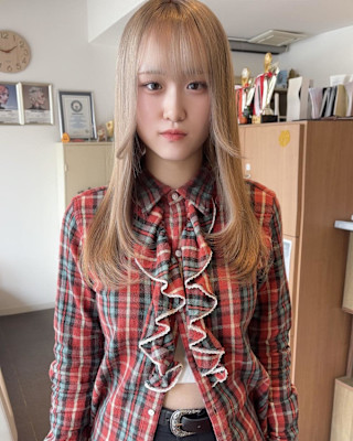 レイヤーカットセミロング顔まわりカットダブルカラーハイトーン