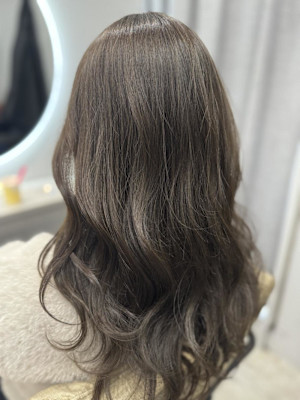 オリーブベージュ