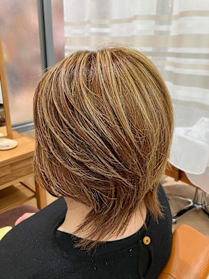 白髪ぼかしベース明るめハイライトウルフ