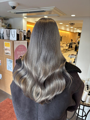 ブリーチダブルカラーホワイトベージュレイヤーカット