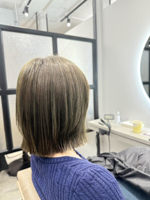 オリーブベージュ