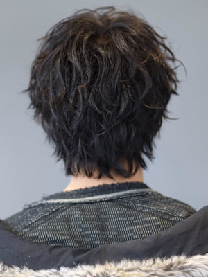 ツイストスパイラルパーマツーブロマッシュウルフ