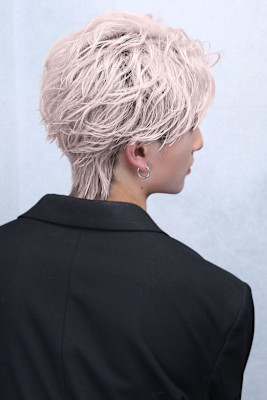 ホワイトシルバーアッシュサーフフェザーショート