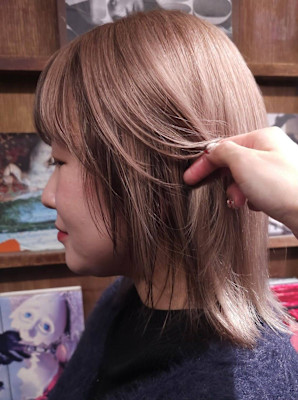 大人っぽさも引き立てるさり気ないセクションカラー