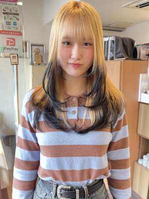 ダブルカラー透明感ミルクティーベージュ毛先黒レイヤー